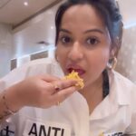 Tejaswani Behera Instagram – Anthega!! 😂

#viral #foodie #explore #reelitfeelit #instagram #followforfollowback #trendingreels #biryani