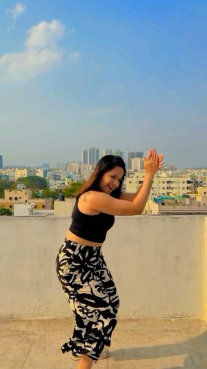 Tejaswani Behera Instagram - Kurchi madathapetti 🔥💃🏻

#viral #trendingreels #instagram #post #explore #tollywood