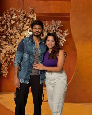 Tejaswani Behera Instagram - Anand garu said - mi fans thidtharemo hug chestunte 🫣
Inner me - butterfly butterfly🥰🦋

He is such a sweet person ! ✨♥️ @ananddeverakonda 🫶🏻
#gamgamganesha ✨