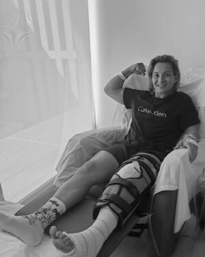 Telma Monteiro Instagram - Ontem fui operada ao joelho, pelo Dr. Pereira de Castro e a sua equipa, felizmente correu tudo bem! Foi o 1º dia, de um  percurso longo e exigente.

Desde a lesão no campeonato da europa, tenho estado num processo de assimilação, de encontrar o meu bem estar emocional e planeamento para o que se segue.

Tenho consciência que vão existir altos e baixos emocionais ao longo desta jornada. Vai ser tudo diferente do que imaginei. Mas também tenho a certeza que estou rodeada pelos melhores médicos, fisioterapeutas, clube, amigos, família, treinadores, colegas. E que como já demonstrei inúmeras vezes, não me faltará resiliência!

O meu pensamento está em tudo o que tenho de fazer, pra que tudo dê certo! E sei que vai dar!

Sou muito grata por todos os que me rodeiam e por todos os que me enviam energia positiva ❤

No fim vamos sorrir!
Vamos fazer história!
#paris2024 #navidacomgarra #planoa