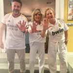Terelu Campos Instagram - No he podido evitar compartir mi felicidad por la DECIMOQUINTA COPA DE EUROPA !! En la segunda foto no tenía 15 copas para sujetar así q lo representé con 15 vasitos !! Gracias R. Madrid por tantas alegrías !! Y nada más ..Hala Madrid !