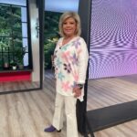 Terelu Campos Instagram – En unos momentos empieza D Corazón en tve ! Hoy con jersey de @canneschic !! Venimos cargadores de noticias !!