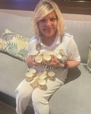 Terelu Campos Instagram - No he podido evitar compartir mi felicidad por la DECIMOQUINTA COPA DE EUROPA !! En la segunda foto no tenía 15 copas para sujetar así q lo representé con 15 vasitos !! Gracias R. Madrid por tantas alegrías !! Y nada más ..Hala Madrid !