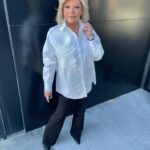Terelu Campos Instagram – A pocos minutos de empezar mañaneros RTVE . Hoy con blusa blanca con adorno al tono y pantalón negro , total look @canneschic