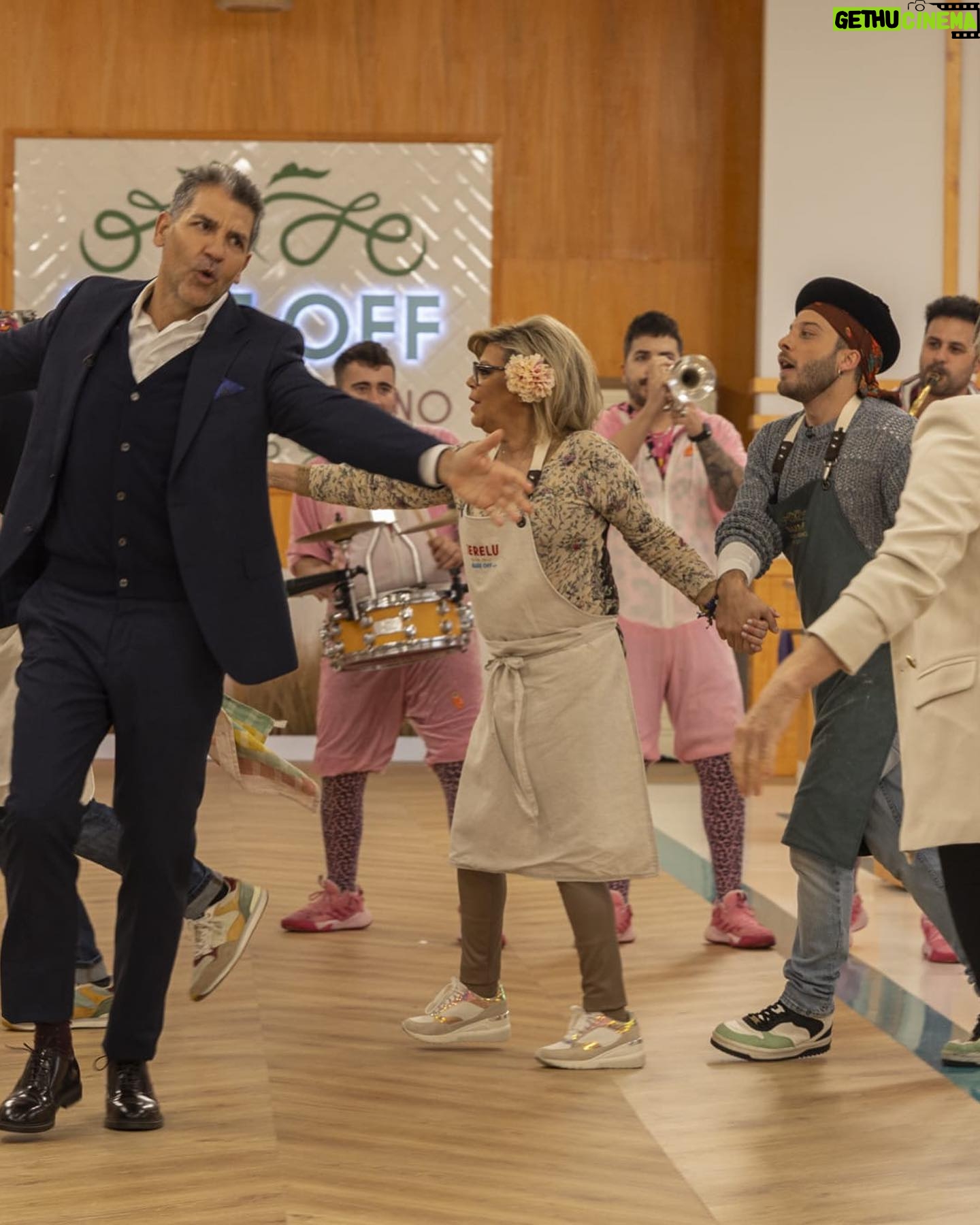 Terelu Campos Instagram - Esta noche a las 22.50 programa número 8 de Bake off “ Famosos al Horno”… diversión asegurada!! No os lo perdáis !! Quien saldrá eliminado?😱😱