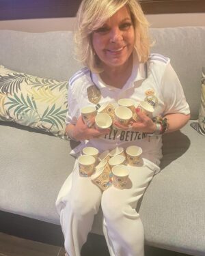 Terelu Campos Instagram - No he podido evitar compartir mi felicidad por la DECIMOQUINTA COPA DE EUROPA !! En la segunda foto no tenía 15 copas para sujetar así q lo representé con 15 vasitos !! Gracias R. Madrid por tantas alegrías !! Y nada más ..Hala Madrid !