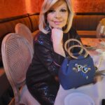 Terelu Campos Instagram – En @jimmysclubrestaurant celebrando el cumpleaños de mi gran amigo @juanpenaoficial . Bolso de mis amigas @designplumaycollar
@plumaycollar