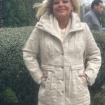 Terelu Campos Instagram – Tarde de domingo gris y ventoso con chaquetón de @carmela_rosso .. Asi si se puede salir y estar bien vestida y calentita !! Gracias !!😘😘💗