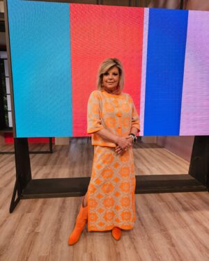 Terelu Campos Instagram - Por fin aquí en D Corazón recuperándome poco a poco de la neumonía . Total look @canneschic