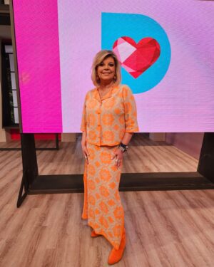 Terelu Campos Instagram - Por fin aquí en D Corazón recuperándome poco a poco de la neumonía . Total look @canneschic