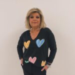 Terelu Campos Instagram – Enseguida nos vemos en Mañaneros @rtve. Hoy todo al negro pero llena de amor con mis corazones. Total look @canneschic