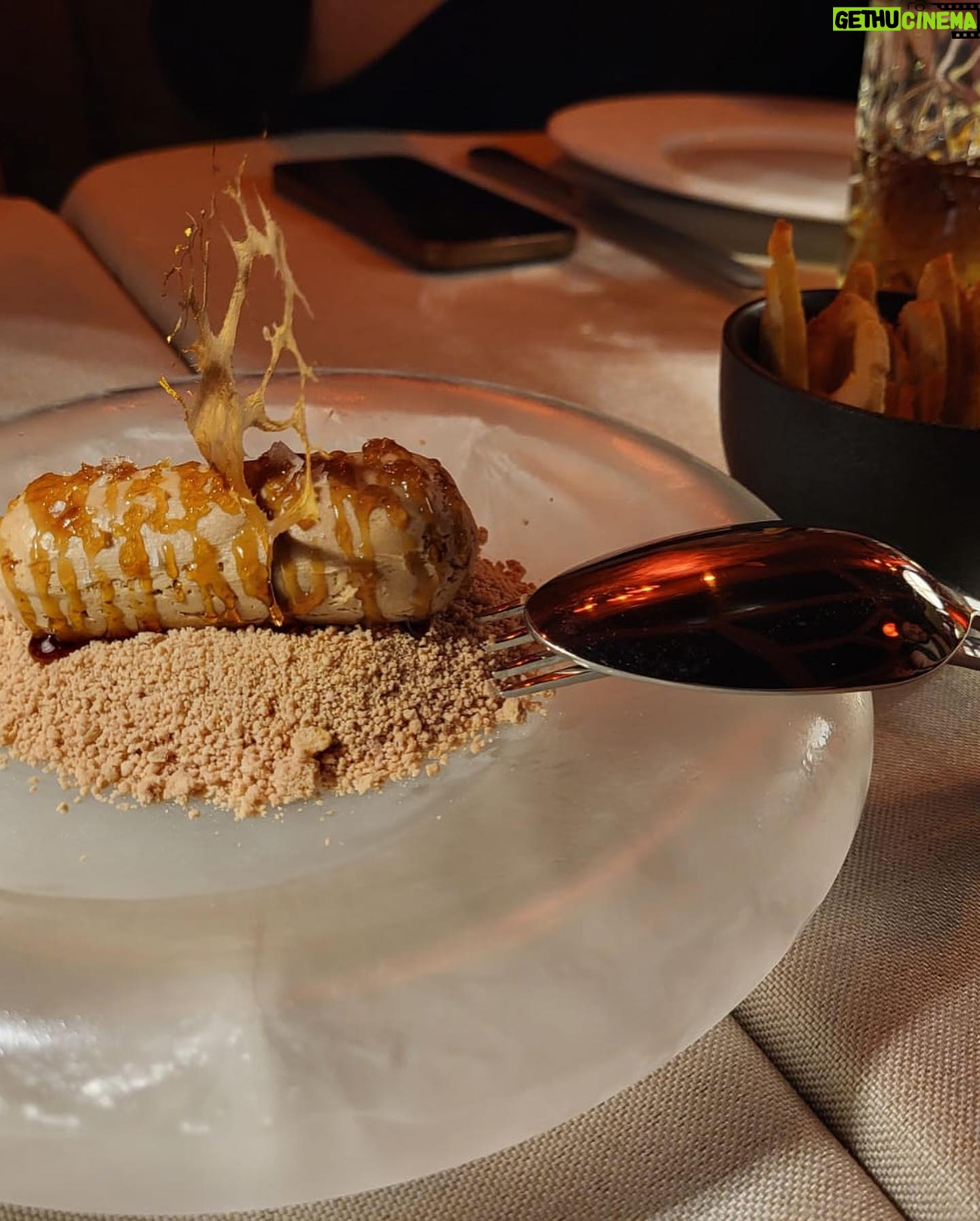 Terelu Campos Instagram - Increíble noche en Jimmys club , con una carta espectacular! @jimmysclubrestaurant . Sé cuánto trabajo e ilusión hay detrás de este proyecto! Enhorabuena amigo del alma . Te quiero 💗