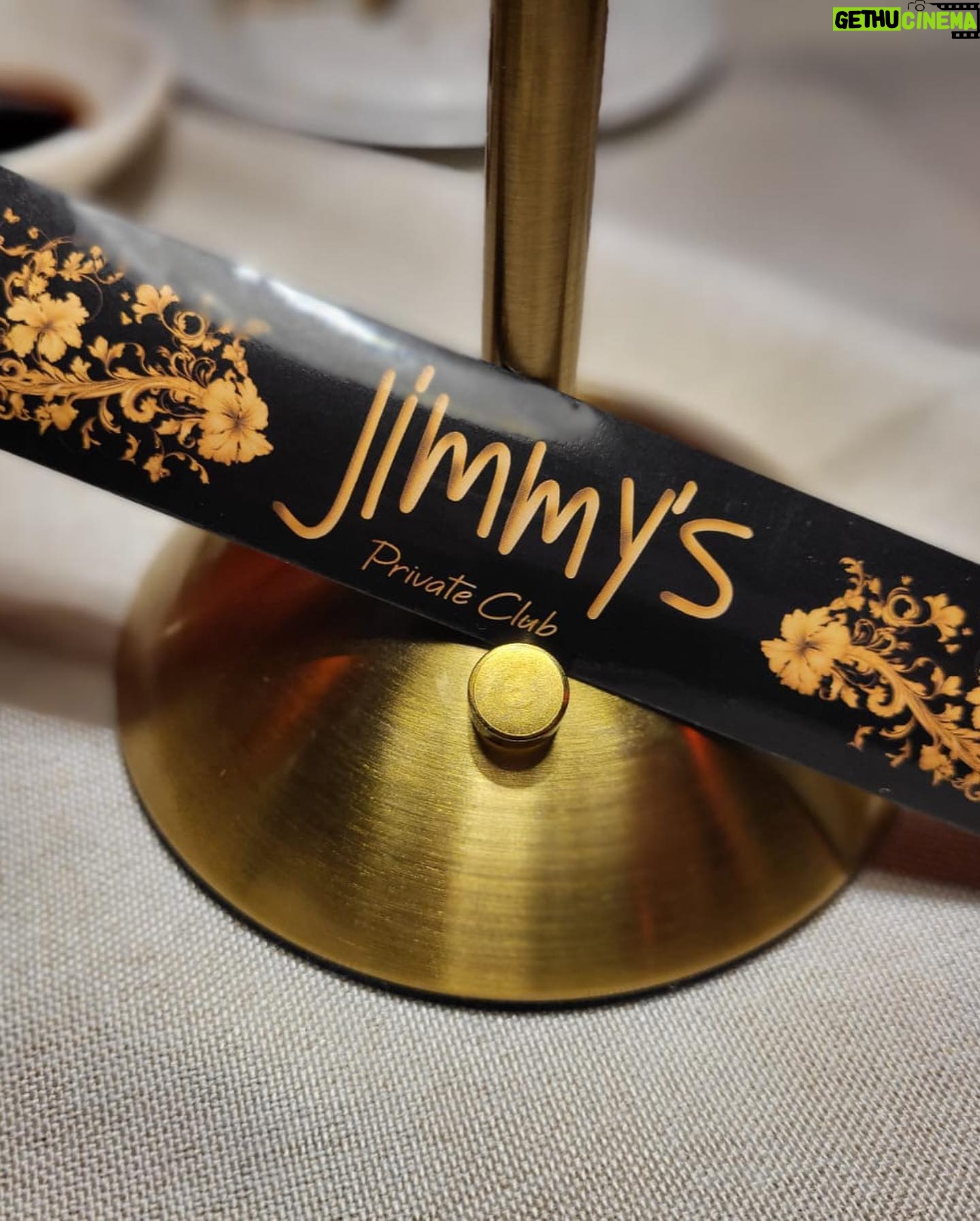 Terelu Campos Instagram - Increíble noche en Jimmys club , con una carta espectacular! @jimmysclubrestaurant . Sé cuánto trabajo e ilusión hay detrás de este proyecto! Enhorabuena amigo del alma . Te quiero 💗