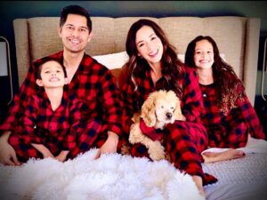 Teresa Castillo Instagram - Happy Holidays! Love and peace to all ❤️✌🏼