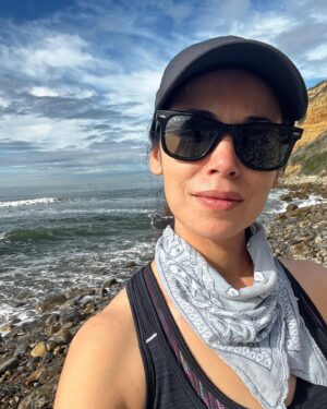 Teresa Castillo Instagram - Took a hike down to the water this morning 🌊 #sundayfunday☀️