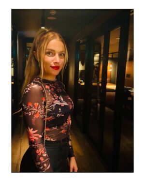 Teressa Liane Instagram - First night out in Melbourne in waaay too long!! 🙏🏻😍🌃

Thank you @themeatandwineco for making it such a special night! 🍃❤️🍃Xx

(📸: @newyearscake )
