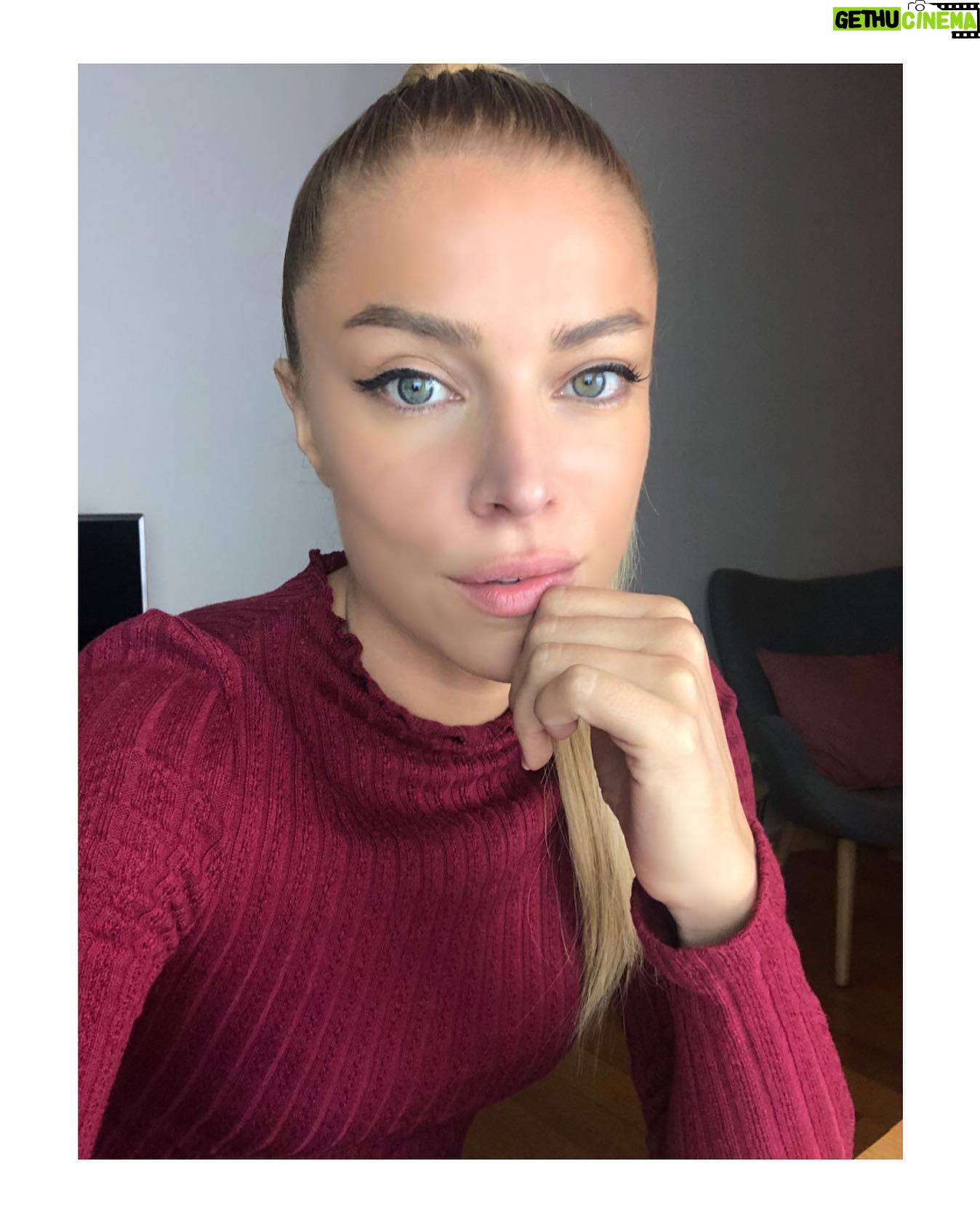 Teressa Liane - 1.4K Likes - Interviews on a Melbourne Winter morning… 🥶 #almostaturtleneck 😂😅❤️Xo #TheReefSTALKED
