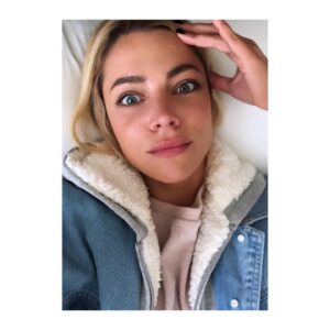 Teressa Liane Instagram - LOCKDOWN.  DAY 5. 

FEELING GREAT. 🖼 👀 

#Lockdown5