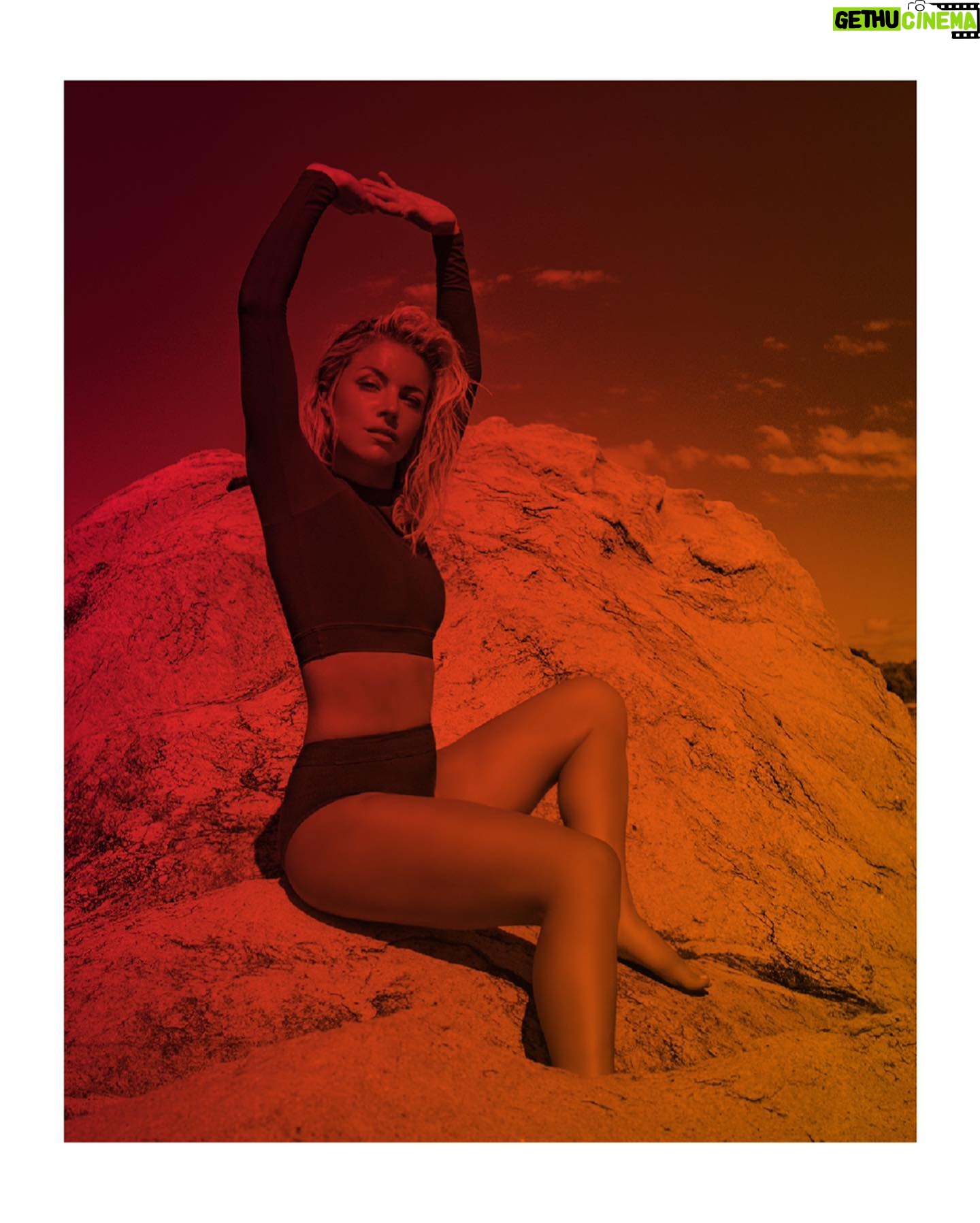 Teressa Liane - 2.2K Likes - 🌊🖤🌊 Xx
Photographer : @faustovergara
Hair : @rosesaffioti
Make up : @angelaconte32
Stylist : @___miss___d___