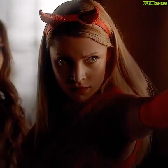 Teressa Liane - 8.2K Likes - Hello, Mystic Falls… It’s been a while… 😈❣️🎄⏰ LESS THAN 1 WEEK TO GO!!!!
Video edit and credit goes to @mary.4louise 💖 Thank you so much for the tags!!! I see them! & appreciate the love for Mary Lou 😁 Xx
・・・
#IWasFeelingFestive #EpicCons
#MysticFalls