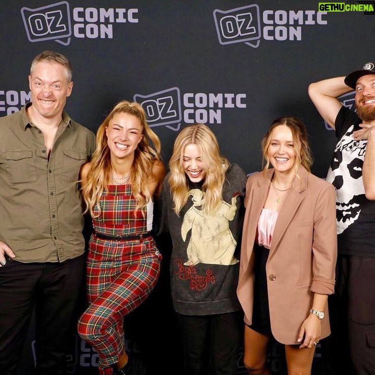 Teressa Liane - 1.6K Likes - OZ COMIC CON MELBOURNE - XMAS EDITION was a frkn BLAST!!! 💥🚀💥
MEGA SHOUT OUT to Team @ozcomiccon & all of the beautiful people I got to meet this weekend!! 💐 I LOVED getting to know you all and had the best time celebrating so many things we all love!! Also… Christmas!! 😆🎄🎉 Eeee!!!
❤️
#OzComicCon #OzComicConMelbourne