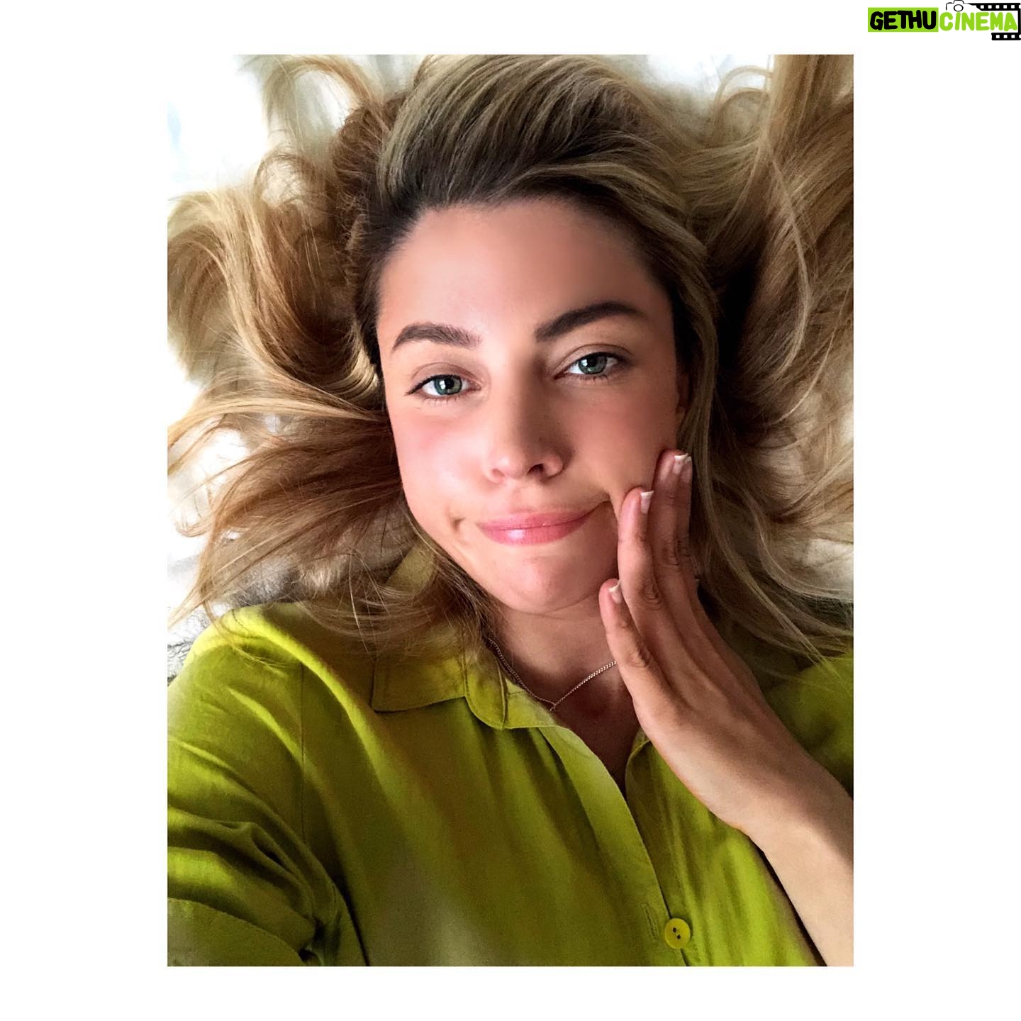 Teressa Liane - 1.6K Likes - A Self Portrait Collection. 🖐🏻🖼
Time to make friends with the ol’ reflection again…
“Oh, hi. Didn’t see you there” 🙍🏼♀️🪞🙍🏼♀️ “Oh, hi. Didn’t see you there also, as well” 🥸👍🏻
#Lockdown6
2/3
❤️ x