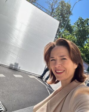 Tereza Kostková Instagram - Sobota na place…@jednarodina #serial #nataceni #shooting #vpraci #terezakostkova