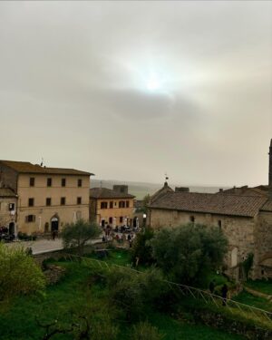 Tereza Kostková Instagram - Další nádherný úsek až do Monteriggiony…malinké, nedotčené, puvabné…

#viafrancigena #pout #italie #terezakostkova