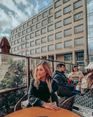 Tereza Taliánová Instagram - love those sunny days 💖
#terezatalianova #lunchtime #lifestyle #blonde #enjoylife #blondie