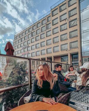 Tereza Taliánová Instagram - love those sunny days 💖
#terezatalianova #lunchtime #lifestyle #blonde #enjoylife #blondie