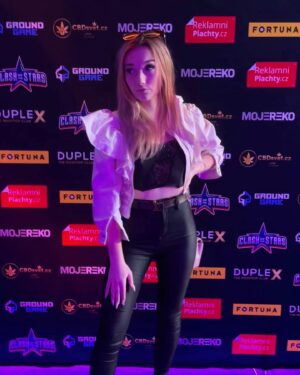 Tereza Taliánová Instagram - Tak co, komu v @clashofthestars fandíte? 
#terezatalianova #clashofthestars #fight