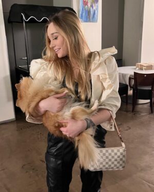 Tereza Taliánová Instagram - Narozeninová vernisáž❤️
#cafelouvre #pomeranian