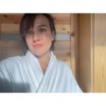 Tereza Ramba Instagram - Salori jede i na jaře a v létě! Sauny, jóga, koupání se, saunové noci, meditace a výborný lokální jídlo, rituály, čtení si na dece, opalování se na louce a kopa odpočinku. Ježíš marja jak já bych jela.. víte jak? Hned! @salori.cz 📸 by @vita.ramba