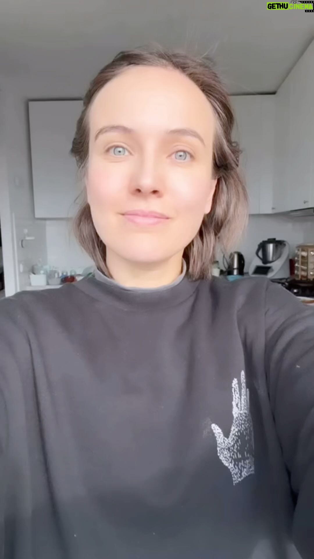 Tereza Ramba Instagram - Poslední kusy👉 Nová sekce u nás na e- shopu s kousky, které už nebudou. 👀 Mrkněte na www.laskaje.cz (odkaz v bio) a ulovte si ten svůj oblíbený kousek.🤍 #laskaje #terezaramba #fashion #obleceni #znacka #lovebrand