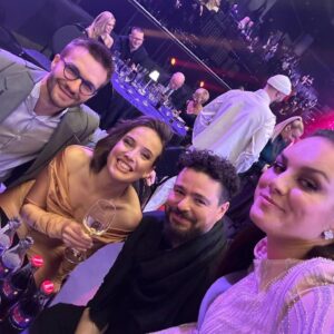 Tereza Ramba Instagram - Děkujeme za nádherný večer, @ceny_andel oslavo České hudby, Jednotka Akademického Rapu ve mě zní ještě teď! ❤️‍🔥 
Děkujeme kamarádi, že jste nás vytáhli ven. Je zajímavý vás vidět jinak než v teplákách. Je zajímavý slyšet vaše CELÝ!!! věty až ÚPLNĚ!!! do konce🤣😅🥰
Díky @anamecz za překrásný šaty, cítila jsem se jako princezna! 
A nejvíc díky tobě @matyasramba , ne za to že jsi zase nikoho nepoznal, nechtěl jsi se fotit a zakázal jsi mi další drink, ne za to, že jsi mě odnesl do auta protože ty boty jsou krásný, ale chodit se v nich nedá! Ale za to, že jsi mi ráno po probuzení, když jsem naprosto nesebekriticky řečeno vypadala jako zombie řekl: Vypadáš jako včera😂😂😂😂 Jsi moje bezpečí.❤️‍🔥