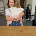 Tereza Ramba Instagram - Srdečně vás zveme na DobroDruhům, intuitivní cestopis v květnu a červnu a to: 10.5. od 18:00 a 17.6. v 18:00 nebo v 20:30 v @bio_oko Vstupenky na jejich stránkách a odkaz ve stories.🩶 #cestopis #dobrodruhum #intuitivnicestopis #cestovatel #dobrodruh