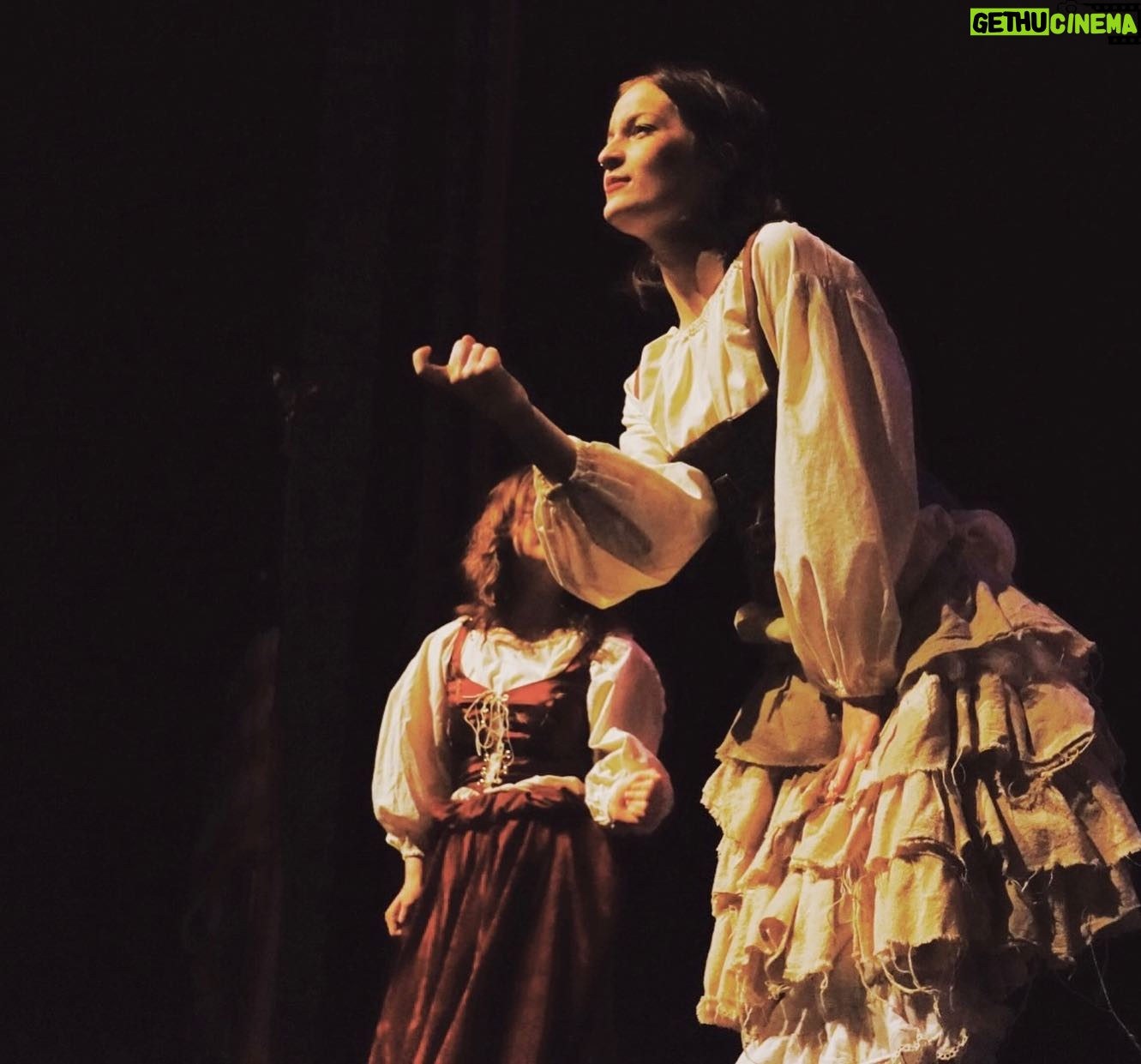Teri Polo - 2.8K Likes - I can’t tell you how amazed I am with my extraordinary daughter Bayley…
dancing, teasing, seducing, laughing, and singing her way through her school musical, Les Miserábles.
You’re simply stunning…
I am in awe, BP
I love you,
mom 💜
#daughter #iloveyou #musical #dancing #singing #laughing #lesmiserablesmusical
#lesmiserables
