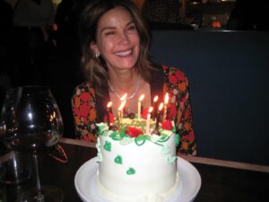 Teri Hatcher Instagram - Wishes have been made. 364 days and counting. Making it happen! Let them eat cake! @sweetladyjanecakeshop #yum