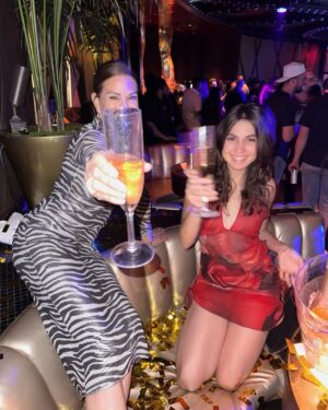 Teri Hatcher Instagram - What happens in the club stays in the club 😂🎉🍾 Thanks @xslasvegas @wynnlasvegas for a raging good time. I did need a few days to recover but this time together was time  well lived! 🙏🏻🎉🥳👏🏻