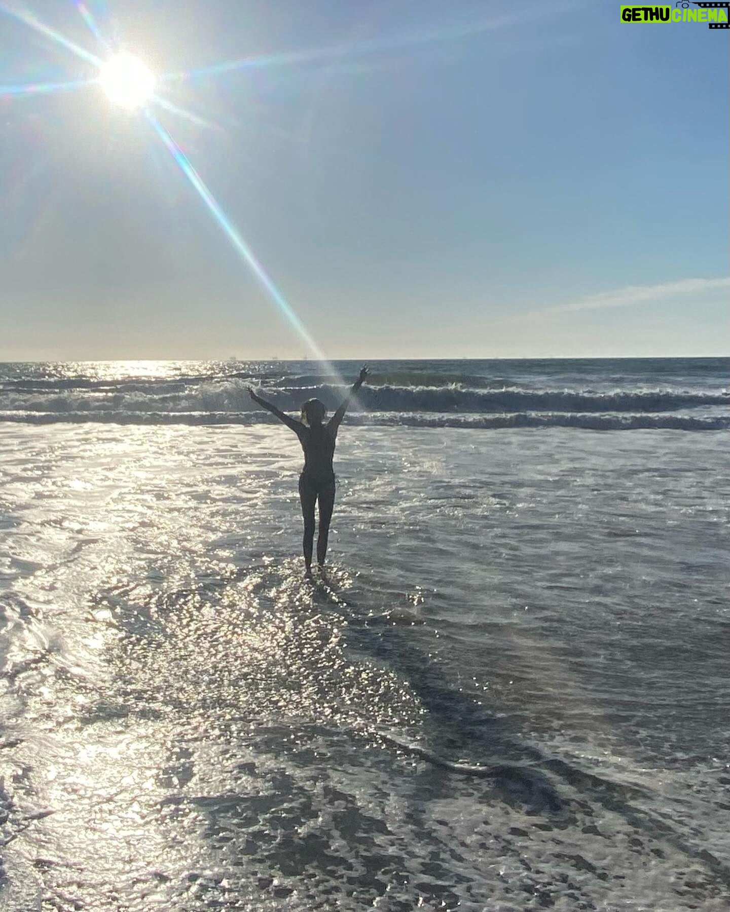 Teri Hatcher - 46.5K Likes - Goodbye 58 Hello 59. What an amazing day Iâve spent in nature with loved onesâŚcold ocean, warm hearts, moving, talking , laughing. With age comes the deepest sense of acceptance and freedom, appreciation and gratitude and the energy and ambition to do all that you can in and for this world and the people in it. Grateful for each day and the opportunities it brings. My heart is full. Thank you everyone for all the birthday wishes. #everydayisagift #nofilter