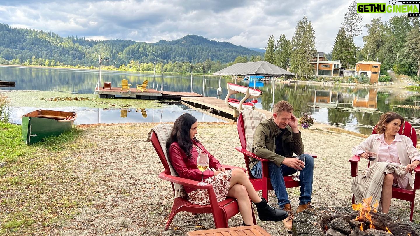 Teri Hatcher Instagram - Here’s a behind the scenes #midlovecrisis photo dump. Watch on @hallmarkmovie Tomorrow October 9 th 9/8 pm. Enjoy! Happy weekend !