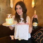 Teri Hatcher Instagram - What a way to celebrate 26 years of life with @iamemersontenney 💖 So grateful to be her mom & SO fun to celebrate with her and her girlfriends🥳 @wynnlasvegas Thanks for helping us create memories we will never forget! #bestweekend #birthdays #girlsnight #vegas #celebrations