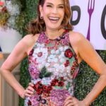 Teri Hatcher Instagram – #Victory over Cancer…a worthy goal…as cancer sadly affects nearly everyone in one way or another.  Over 3 million was raised this weekend ♥️ Amazing generosity and inspirational stories made for epic success at #sonomaepicurean for @thevfoundation whose fundraising direct donated dollars go straight to those scientists doing the most important work to find life saving treatments!  I believe you can feel immensely confident that your dollar matters and gets directly to the people doing the work to find cures!  DONATE IF YOU CAN Link : sonomaepicurean.v.org  OR. V.org 🙏🏻🥰