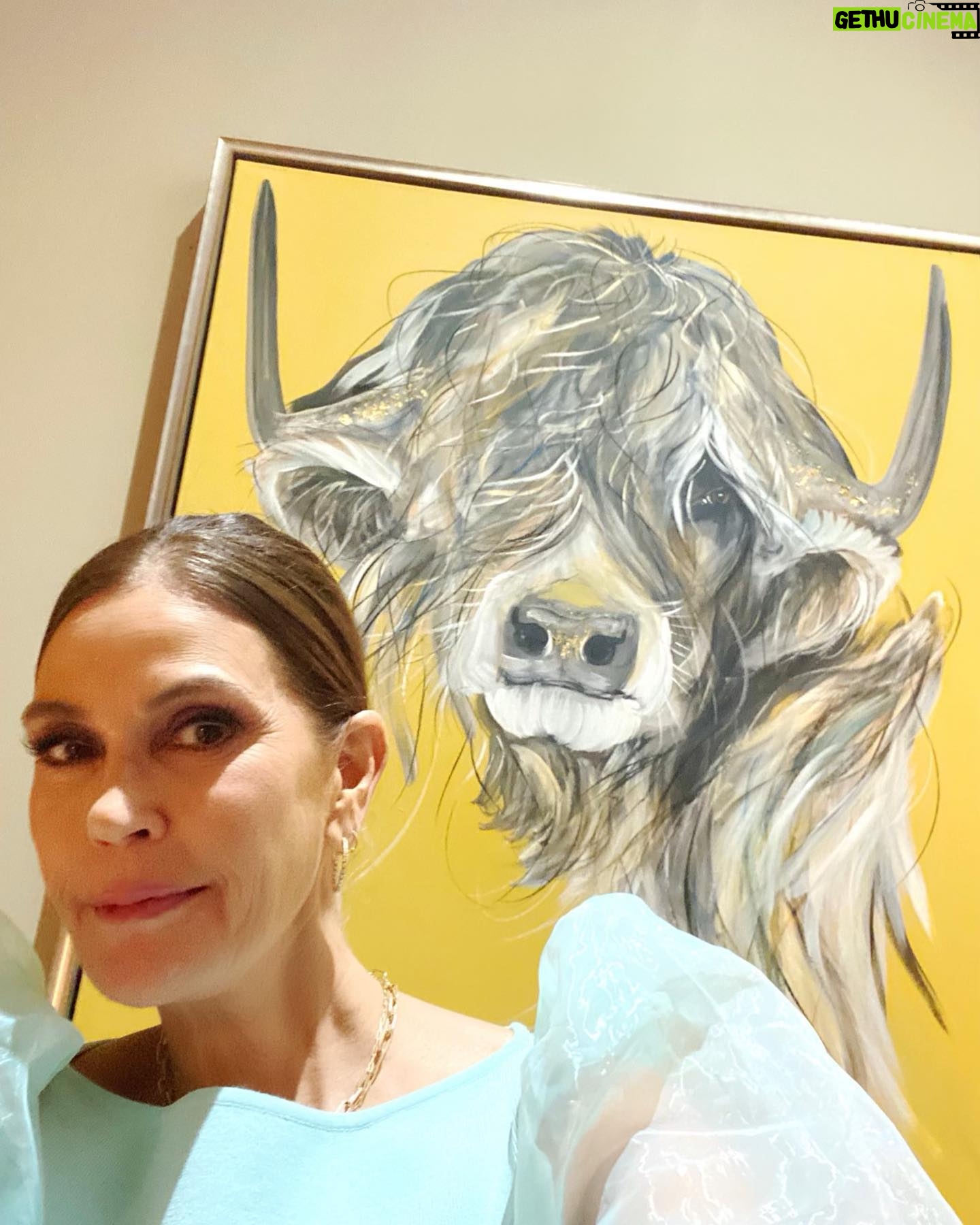 Teri Hatcher - 13.7K Likes - Now thatâs a sexy cow! Not meâŚthe painting! đ đđ. Good things are worth waiting for. Thatâs my #tuesdaymotivation I waited a long time to get this beautiful painting by #cornwall artist @carolinewalkerart framed and hanging in my living room and it fits in perfectly. Art in a home can lend a vibe to your space, your mind, your spirit and this vibrancy, whimsy and delicate artistry will inspire me every day. Thank you #carolinewalkerartist for your magical craftsmanshipđ #cornwall #padstow #cow #highland #art #whimsy #artgallery #painting #sexycow Check out her work www.Caroline-walker.co.uk