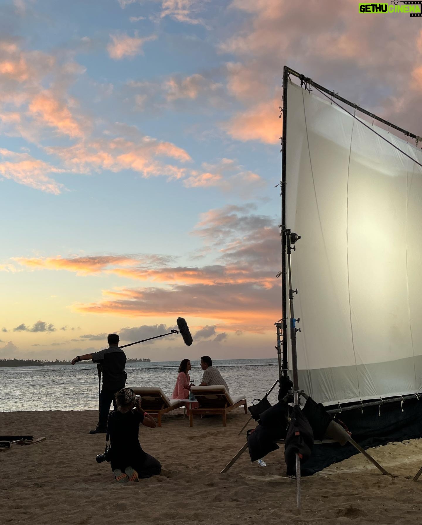 Teri Hatcher - 49.2K Likes - #BTS from this amazing adventure in #puertorico filming @fantasyislandtv with the beautiful, lovely & funny @roselyn_sanchez #jamesdenton @richtercommaandy Tune in tonight to watch another #desperatehousewives reunion. #susanandmikeforever đ Monday on #Fox followed by @hulu
