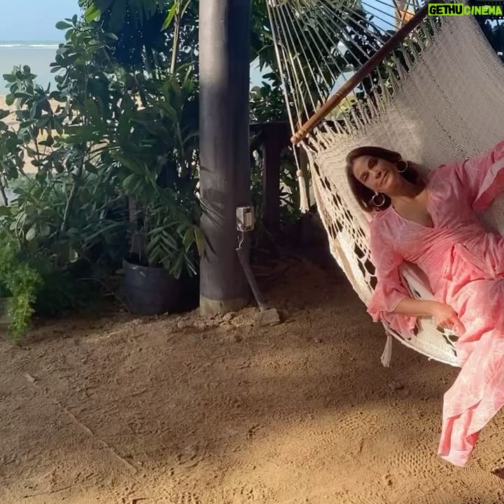 Teri Hatcher - 49.2K Likes - #BTS from this amazing adventure in #puertorico filming @fantasyislandtv with the beautiful, lovely & funny @roselyn_sanchez #jamesdenton @richtercommaandy Tune in tonight to watch another #desperatehousewives reunion. #susanandmikeforever 😉 Monday on #Fox followed by @hulu