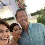 Teri Hatcher Instagram - #BTS from this amazing adventure in #puertorico filming @fantasyislandtv with the beautiful, lovely & funny @roselyn_sanchez #jamesdenton @richtercommaandy Tune in tonight to watch another #desperatehousewives reunion. #susanandmikeforever 😉 Monday on #Fox followed by @hulu