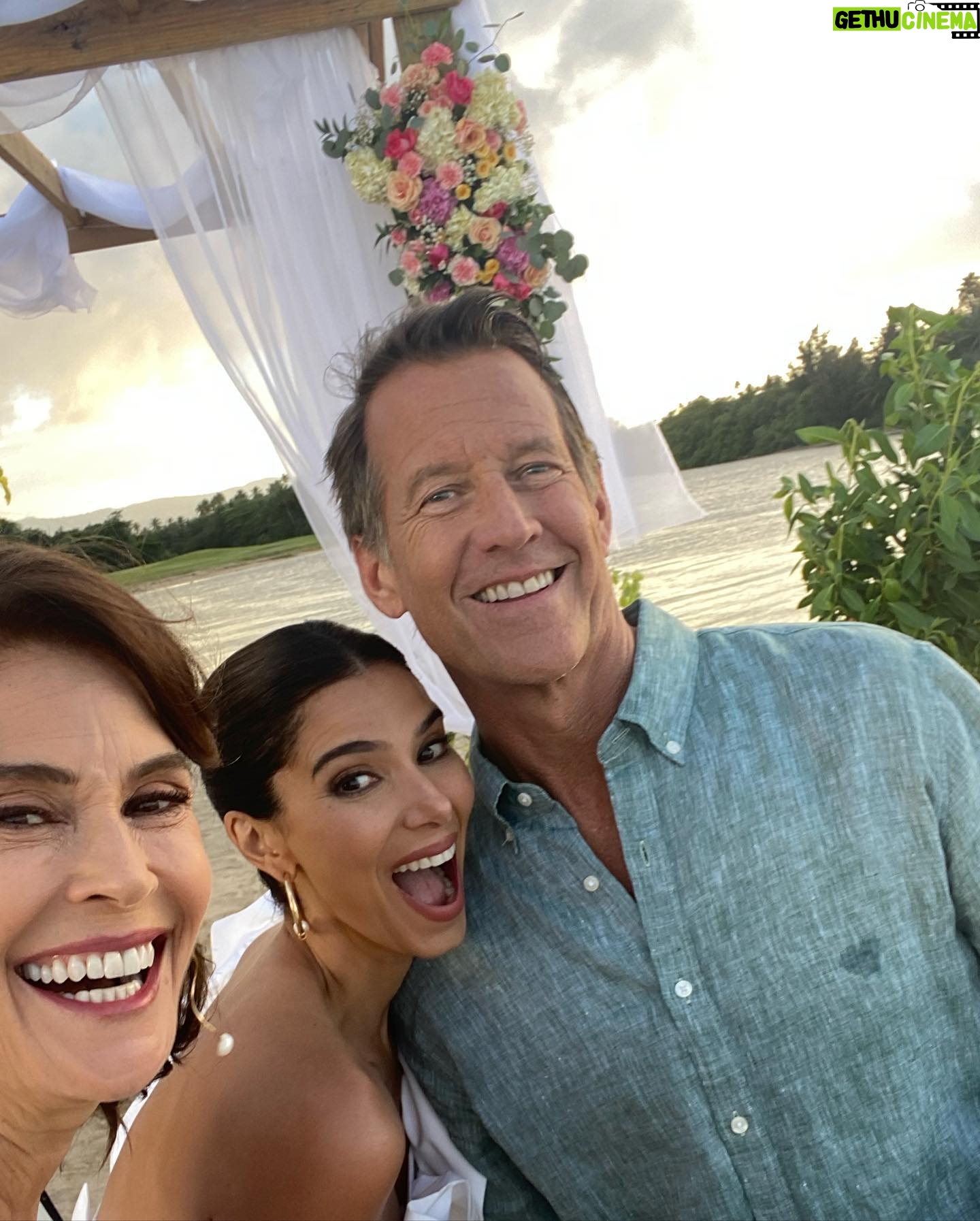 Teri Hatcher - 49.2K Likes - #BTS from this amazing adventure in #puertorico filming @fantasyislandtv with the beautiful, lovely & funny @roselyn_sanchez #jamesdenton @richtercommaandy Tune in tonight to watch another #desperatehousewives reunion. #susanandmikeforever đ Monday on #Fox followed by @hulu