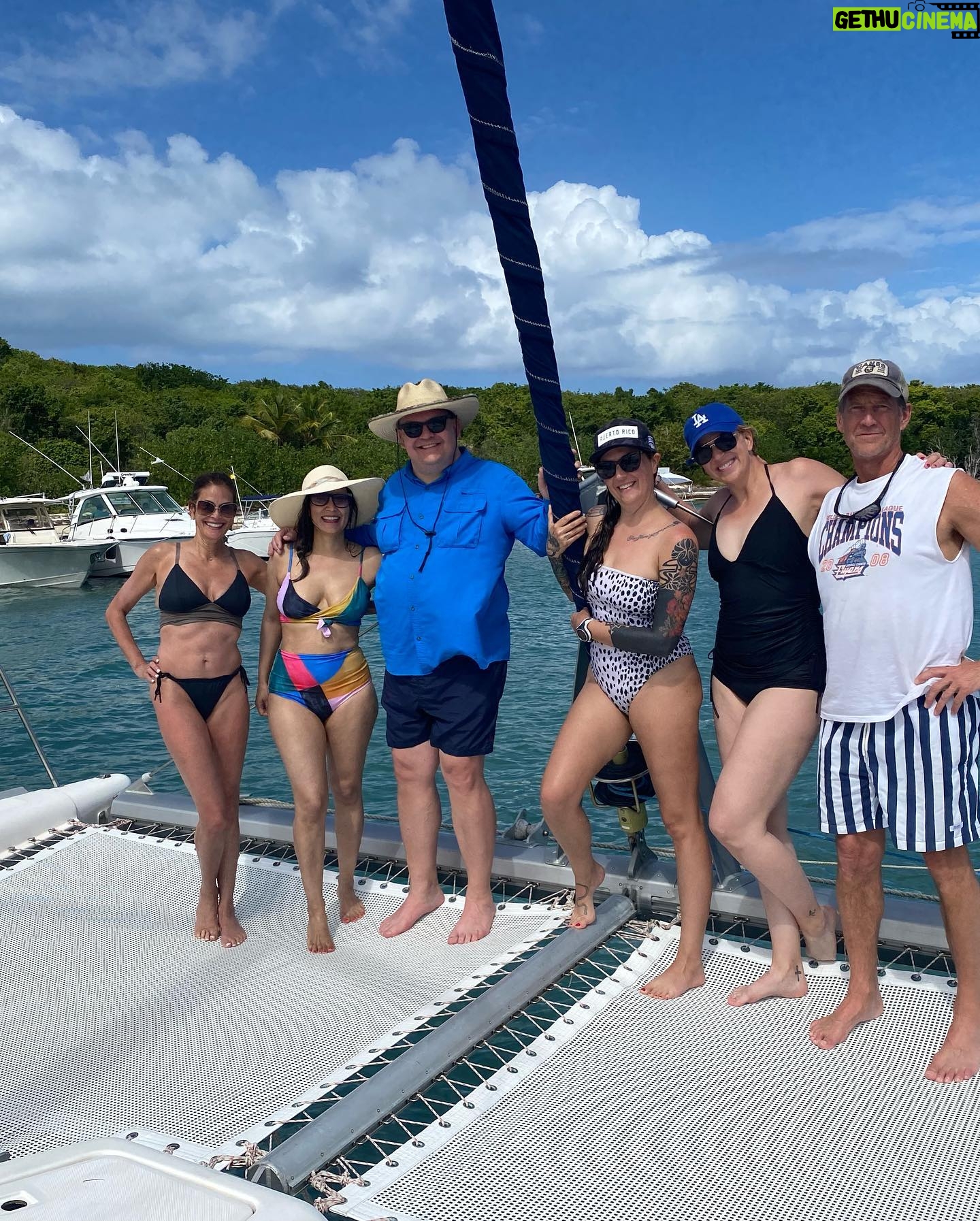 Teri Hatcher - 49.2K Likes - #BTS from this amazing adventure in #puertorico filming @fantasyislandtv with the beautiful, lovely & funny @roselyn_sanchez #jamesdenton @richtercommaandy Tune in tonight to watch another #desperatehousewives reunion. #susanandmikeforever đ Monday on #Fox followed by @hulu