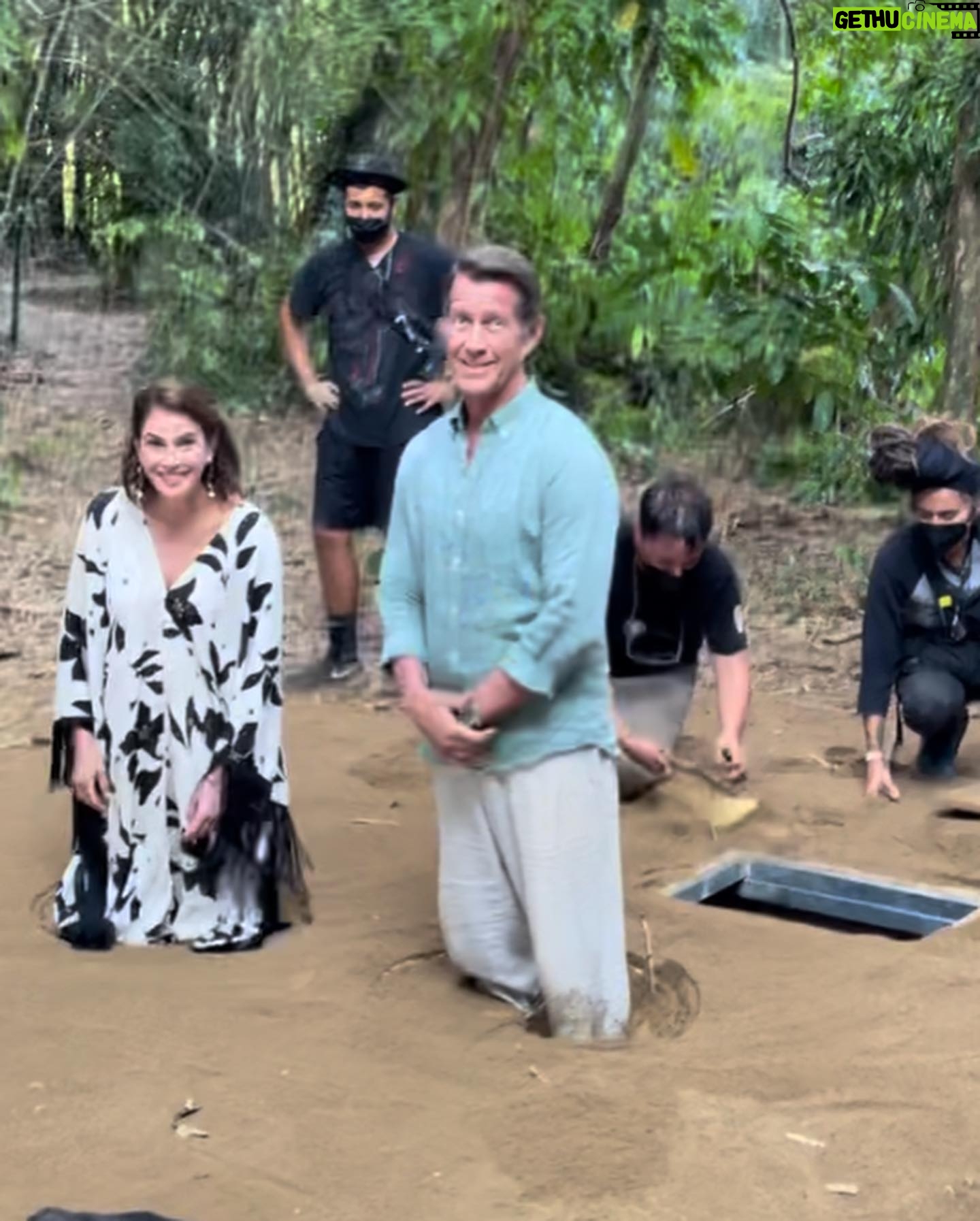 Teri Hatcher - 49.2K Likes - #BTS from this amazing adventure in #puertorico filming @fantasyislandtv with the beautiful, lovely & funny @roselyn_sanchez #jamesdenton @richtercommaandy Tune in tonight to watch another #desperatehousewives reunion. #susanandmikeforever đ Monday on #Fox followed by @hulu